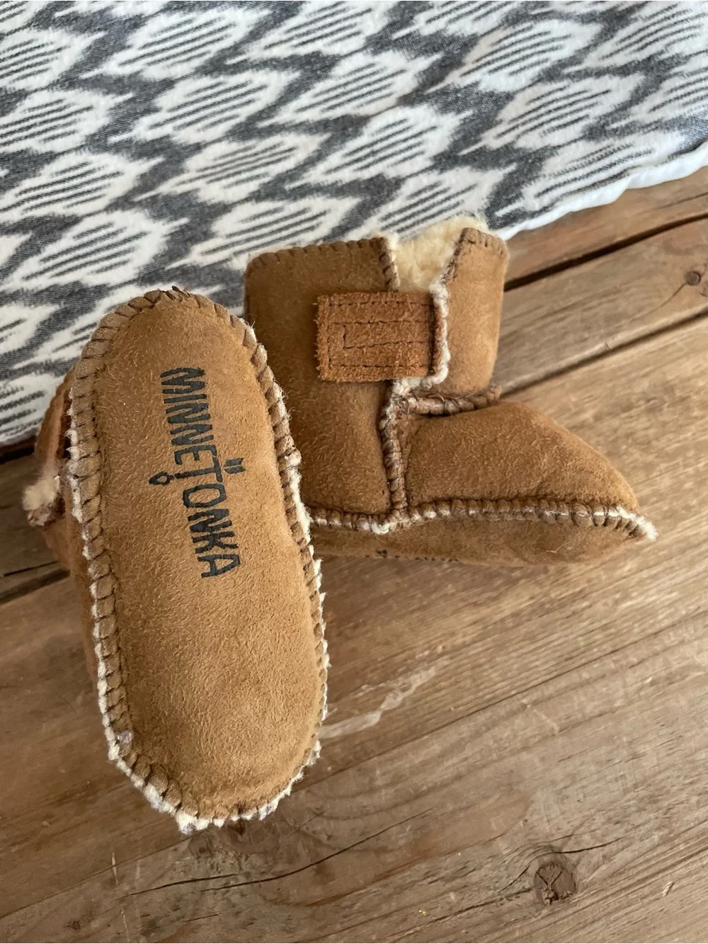 Minnetonka: Sheepskin Baby/Infant Booties